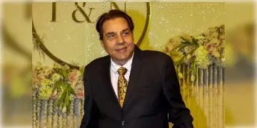 Read more about - Dharmendra | হাসপাতাল থেকে ছাড়া পেলেন বলিউডের ‘হি-ম্যান’ ধর্মেন্দ্র, বাড়িতেই চিকিৎসা চলবে তাঁর