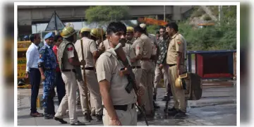 Read more about - Delhi Blast-Gurugram | বিস্ফোরণের জের, গুরুগ্রামে ভাড়া থাকা কাশ্মীরিদের তথ্য জমা দেওয়ার নির্দেশ পুলিশের