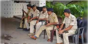 Read more about - Bihar Police Suspended | গণধর্ষণের পরে যৌনাঙ্গে ঢোকানো হলো পাথর-ধারালো কাঠের টুকরো-বুলেট, পুলিশি নিষ্ক্রিয়তায় বিহারে সাসপেন্ড DIG