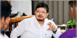 Read more about - Ritabrata Banerjee | দিল্লিতে তলব পড়লো নয়া বিরোধী দলনেতার, ৯ বিধায়ককে সঙ্গে নিয়ে কমিশনের অফিসে ঋতব্রত