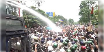 Read more about - Jharkhand | পড়ুয়াদের ঝাড়খণ্ড বিধানসভা অভিযানে তুলকালাম! জলকামান-লাঠিচার্জ পুলিশের! CID-র হাতে গ্রেপ্তার প্রাক্তন PSC চেয়ারম্যান!