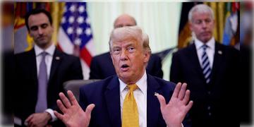 Read more about - Trump Tariff | ডিজিটাল কর আরোপে কড়া হুঁশিয়ারি ট্রাম্পের, আরোপ হতে পারে ১০০ শতাংশ আমদানি শুল্ক!