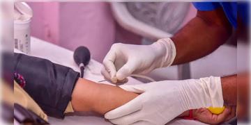 Read more about - Durgapur | দুর্গাপুরে টাকা দিয়ে রক্ত নেওয়ার চক্র! কলেজ পড়ুয়াকে ওড়িশা থেকে ধরলো পুলিশ!