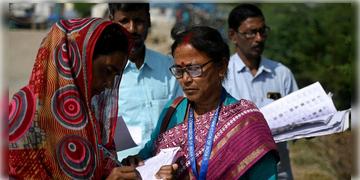 Read more about - SIR in WB | বাংলার ভোটে স্থায়ী ভোটকর্মীর আকাল, চিন্তায় কমিশন, চুক্তিভিত্তিক কর্মী নিয়োগে অপসারিত DM!