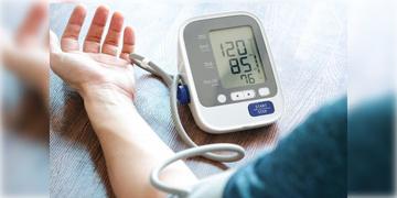 Read more about - High Blood Pressure | প্রেসার কমলেই ORS পান, প্রেসার বাড়লে কী করবেন? জানুন এই সহজ টিপস!