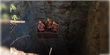 Read more about - Meghalaya | মেঘালয়ের কয়লাখনিতে ভয়াবহ ধস, খনিতে আটকে মৃত ১৬ শ্রমিক! আটকে বহু