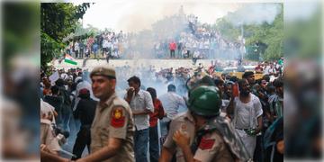 Read more about - Delhi Protest | ২০ জুলাই বিক্ষোভ ঘিরে হিংসার ঘটনায় FIR প্রত্যাহারের সিদ্ধান্ত, 'বিক্ষোভকারীদের বিরুদ্ধে আইনি পদক্ষেপ নয়' ঘোষণা সরকারের