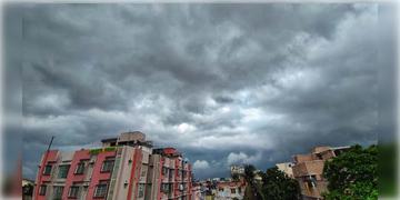 Read more about - Weather Update | পুজোর আগে ৭ দিন টানা বৃষ্টি, আজ কোন কোন জেলায় ঝোড়ো আবহাওয়া?