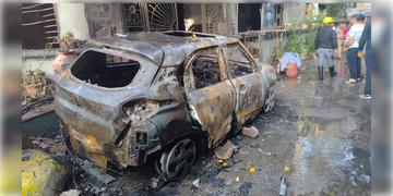 Read more about - Indore Fire News | বৈদ্যুতিক গাড়ি থেকে আগুন লাগলো গোটা বাড়িতে! ইন্দোরে ভয়াবহ অগ্নিকাণ্ডে মৃত অন্তত ৭