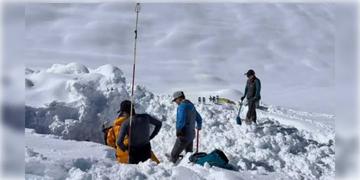 Read more about - Nepal Avalanche | নেপালে হিমলুং হিমাল শৃঙ্গে ভয়াবহ তুষারধস! মৃত ২ পর্বতারোহী, নিখোঁজ ১০!