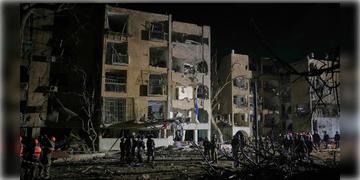 Read more about - Iran-Israel | পারমাণবিক কেন্দ্রে হামলার পাল্টা জবাব! ইজ়রায়েলের শহরতলিতে মিসাইল হামলা তেহরানের