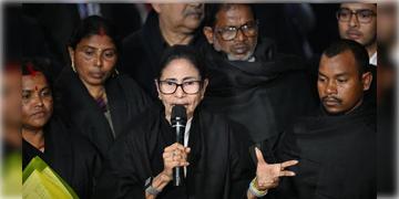 Read more about - CM Mamata Banerjee | আজ সুপ্রিম কোর্টে 'কমিশন বনাম রাজ্য' ধুন্ধুমার, কালো গাউন পরে সওয়াল করবেন খোদ মুখ্যমন্ত্রী