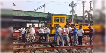 Read more about - Local Train Cancel | ফের ট্রাফিক ব্লক, সপ্তাহান্তে শিয়ালদহ দক্ষিণ শাখায় বাতিল একগুচ্ছ লোকাল ট্রেন!