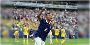 Read more about - Kylian Mbappe | জোড়া গোলে সুইডেন বধ এমবাপের, মেসির রেকর্ড ছুতে চলেছেন তারকা স্ট্রাইকার