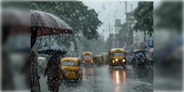 Read more about - Weather Update | নিম্নচাপের ফাঁড়া কাটলেও বাংলা জুড়ে বৃষ্টির পূর্বাভাস, রয়েছে ধস-হড়পা বানের আশঙ্কাও!