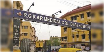 Read more about - RG Kar Case | অভয়া কাণ্ডে ব্যারাকপুর আদালতে তোলা হলো ধৃত পানিহাটির প্রাক্তন চেয়ারম্যান সোমনাথকে!