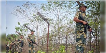 Read more about - Border Fencing | ভারত-বাংলাদেশ সীমান্তে সম্পন্ন জমি ম্যাপিংয়ের কাজ! জমি অধিগ্রহণ দ্রুত শেষ করার নির্দেশ
