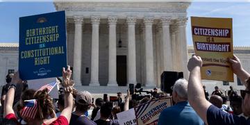Read more about - US Birthright Citizenship | আমেরিকায় বসবাসকারী ভারতীয়দের জন্য স্বস্তির খবর! ট্রাম্পের অর্ডার খারিজ, বজায় থাকছে বার্থ রাইট সিটিজেনশিপ!