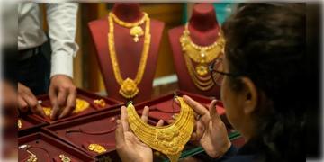 Read more about - Gold-Silver Rate | বুধের শহরে বাড়লো সোনা-রুপোর দাম, কপালে ভাঁজ মধ্যবিত্তের! একনজরে আজকের দর