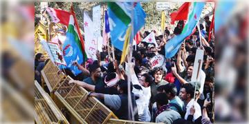 Read more about - JNU University | অনুমতি ছাড়াই প্রতিবাদ মিছিল! ৫০ JNU পড়ুয়াকে আটক দিল্লি পুলিশের