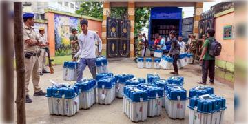 Read more about - WB Assembly Elections 2026 | রাত পোহালেই ব্যালট গুনতে বসবেন পর্যবেক্ষকেরা, কোন জেলায় কতজন নিয়োগ? জানালো কমিশন