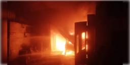 Read more about - Kolkata Fire Accident | বুধবার ভরসন্ধ্যায় রিপন স্ট্রিটে গাড়ির গ্যারেজে অগ্নিকাণ্ড, ঘটনাস্থলে দমকলের ৫টি ইঞ্জিন