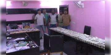 Read more about - Kanchrapara Money Recover | স্কুলের সিকরুমে কন্ডোমের প্যাকেট-কোটি কোটি টাকা, সুরেন্দ্রনাথের ছায়া কাঁচরাপাড়ার বেসরকারি স্কুলে