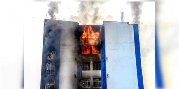 Read more about - Zilla Parishad Office | রয়েছে রাজনৈতিক যোগ? আলিপুরের নতুন প্রশাসনিক ভবনে অগ্নিকাণ্ডের ঘটনায় এবার দায়ের FIR!