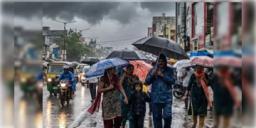Read more about - Weather Update | দক্ষিণবঙ্গে কমবে বৃষ্টি, বাড়বে অস্বস্তি! উত্তরবঙ্গে জারি ভারী বর্ষণের সতর্কতা!