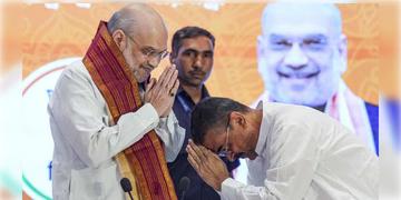 Read more about - Amit Shah-Shuvendu | লক্ষ্য ছাব্বিশে বাংলা জয়, নির্বাচনের খুঁটিনাটি তথ্য জানতে সকালেই শুভেন্দুকে ফোন অমিত শাহের!