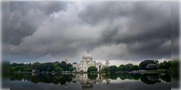 Read more about - Weather Update | রবিবার পর্যন্ত দক্ষিণবঙ্গজুড়ে বজ্রবিদ্যুৎ-সহ ঝড়বৃষ্টির পূর্বাভাস, সোমবার থেকে বাড়বে তাপমাত্রা!
