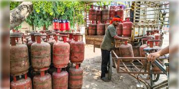 Read more about - LPG | যুদ্ধ থামতেই এলপিজি সরবরাহের উপরে নিষেধাজ্ঞা প্রত্যাহার করার সিদ্ধান্ত কেন্দ্রীয় সরকার!