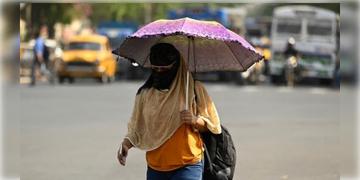 Read more about - Weather Update | বাড়ছে গরম, উর্দ্ধগামী সর্বোচ্চ তাপমাত্রা! এক নজরে কলকাতার আজকের আবহাওয়া আপডেট