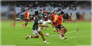 Read more about - Kolkata Football League | ১ দিন পিছিয়ে গেলো ইস্টবেঙ্গল ও মোহনবাগান ম্যাচ! একনজরে কলকাতা লিগের পরিবর্তিত সূচি