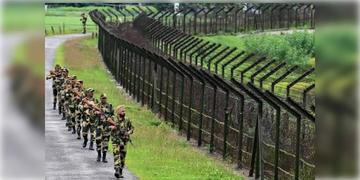 Read more about - BSF | জমি পেতেই বাংলার সীমান্ত কাঁটাতার বসানোর কাজ শুরু BSF-এর, কয়েকদিনে শেষ ৪৮ শতাংশ কাজ!