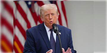 Read more about - Donald Trump | "আমার যদি কিছু হয়, তা হলে ইরানের উপরে চরম হামলা চালানো হবে"- হুঁশিয়ারি প্রেসিডেন্ট ট্রাম্পের