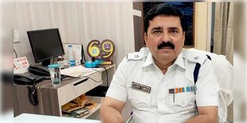 Read more about - ED Raid in Kolkata | সাতসকালে কালীঘাটের প্রাক্তন ওসি-র বাড়িতে ইডি হানা! শুরু জিজ্ঞাসাবাদ