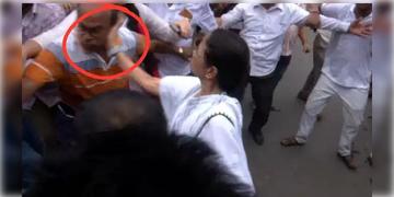 Read more about - Mamata Banerjee | মেজাজ হারিয়ে দলেরই কর্মীকে সপাটে চড় তৃণমূলনেত্রী মমতার!