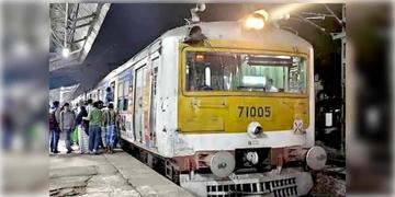 Read more about - Majherhat Local | ৫ দিন ঘুরপথে চলবে মাঝেরহাট লোকাল, বেরনোর আগে জেনে নিন সূচি!