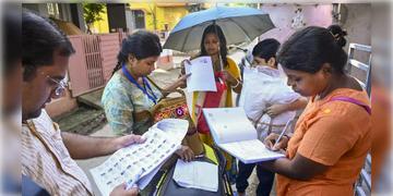 Read more about - SIR in West Bengal | SIR-এর কাজের চাপে মৃত্যু! ৬১ মৃতের পরিবারকে চাকরির দেওয়ার ঘোষণা নবান্নের