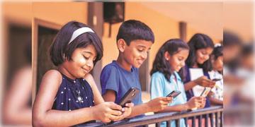 Read more about - Social Media | ১৩ বছরে নীচে ব্যবহার করা যাবে না সোশাল মিডিয়া! সংসদে নয়া বিল পাশের আর্জি