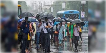 Read more about - Weather Update | দুয়ারে পুজো, মাঝেমধ্যেই তাল কাটছে বৃষ্টি! একনজরে আজকের আবহাওয়া আপডেট