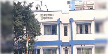 Read more about - Bhatpara | হালিশহরের পর এবার ভাটপাড়া পুরসভায় একযোগে পদত্যাগ ৩০ জন তৃণমূল কাউন্সিলারের!