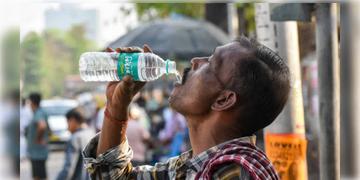 Read more about - Weather Update | বৈশাখের শুরুতেই প্রখর দাবদাহে পুড়ছে বঙ্গদেশ, এক নজরে আজকের আবহাওয়া