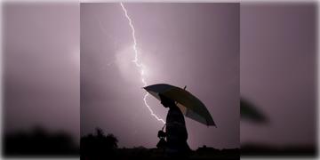 Read more about - Lightning Strike Death | ভরদুপুরে আচমকা ঝড়বৃষ্টি, রাজ্যের দুই জেলায় বজ্রাঘাতের বলি ৫!