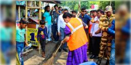 Read more about - Contractual Workers | দু’বেলা কাজ করলে বেতনও হবে দ্বিগুণ! পুরসভার অস্থায়ী সাফাই কর্মীদের নিয়ে বড় ঘোষণা পুরমন্ত্রীর!