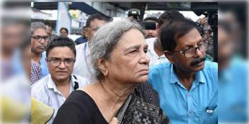 Read more about - Meera Bhattacharjee | হাসপাতালে চিকিৎসাধীন বুদ্ধদেব-জায়া মীরা! তৈরী হয়েছে মেডিক্যাল বোর্ড!কেমন আছেন এখন?