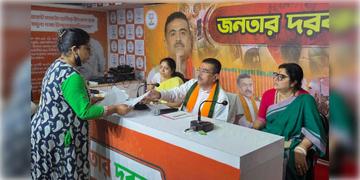 Read more about - Suvendu Adhikari | মুখ্যমন্ত্রীর ‘জনতা দরবারে’র দ্বিতীয় দিনে কার্যালয়ের বাইরে ভিড় চাকরিহারা, নার্স, ভোটে হিংসায় আক্রান্ত পরিবারের!