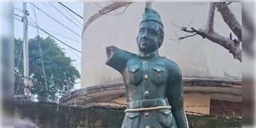 Read more about - Netaji Idol | খাস কলকাতায় নেতাজিকে চরম অসম্মান! ভাঙা হল নেতাজির মূর্তির ডান হাত!