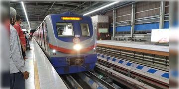 Read more about - Kolkata Metro | সকালের পর ফের দুপুরে মেট্রোর ব্লু লাইনে আত্মহত্যার চেষ্টা, কোন স্টেশন থেকে কোন স্টেশন পর্যন্ত চলছে মেট্রো?